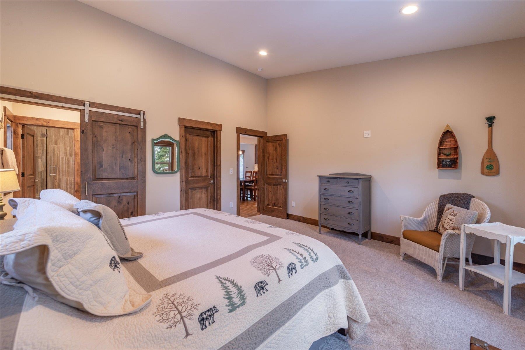 13846 Pathway Avenue Truckee, CA 96161 - Photo 14 of 28 a spacious bedroom with a bed and a desk