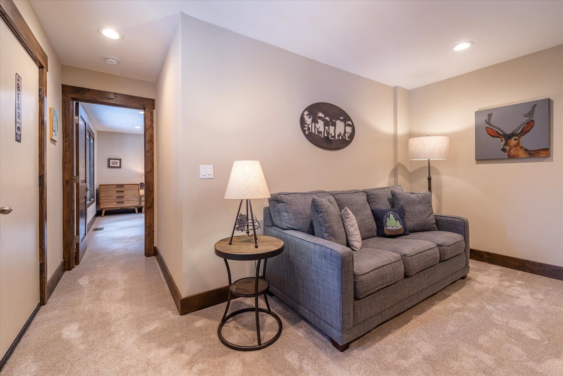 13846 Pathway Avenue Truckee, CA 96161 - Photo 22 of 28 a living room with furniture a mirror and a lamp