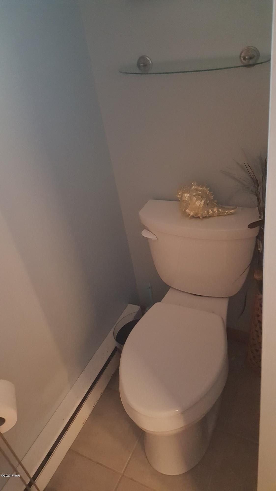107 Meadowbrook Road Tafton, PA 18464 - Photo 41 of 55 Full Bathroom