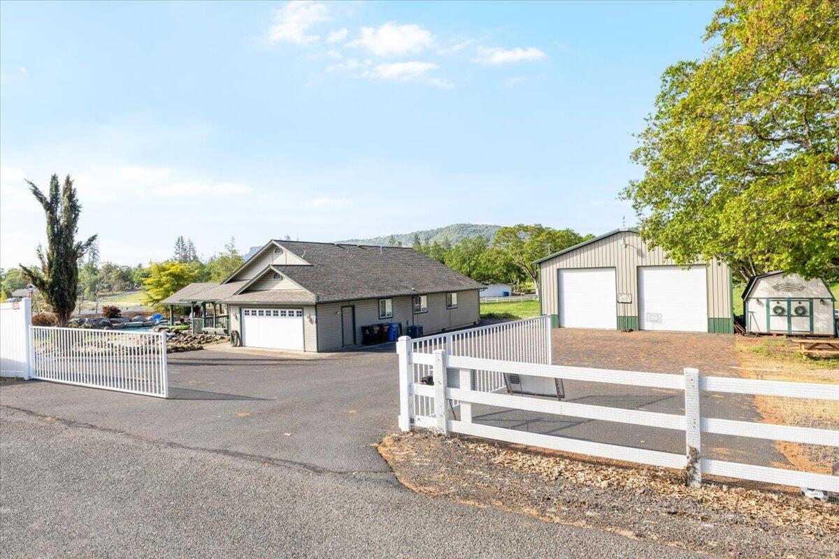 11693 Michael Road White City, OR 97503 - Photo 1 of 1 Front