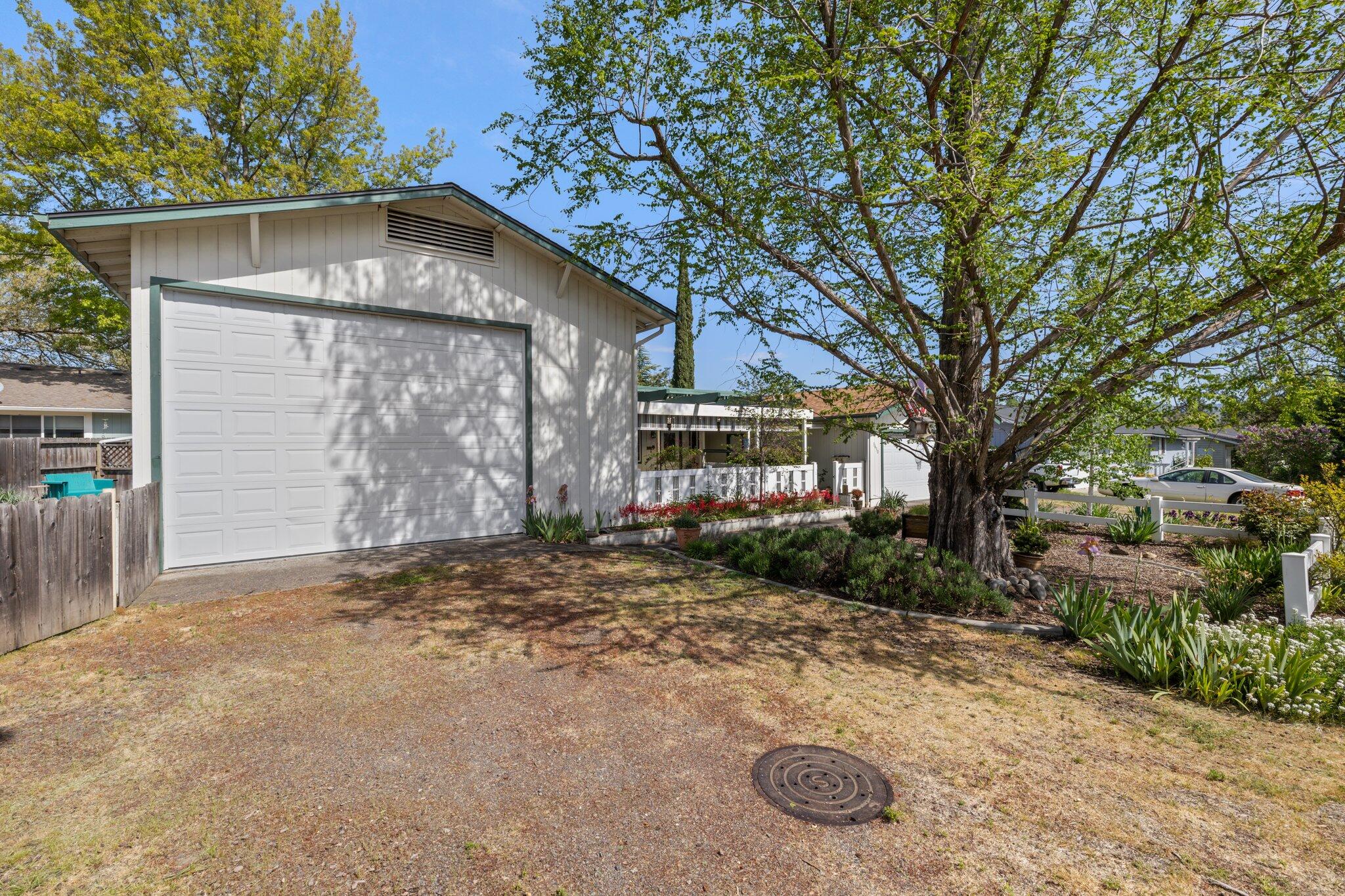 3630 Hilsinger Road Phoenix, OR 97535 - Photo 4 of 41 4-web-or-mls-_D9A5189