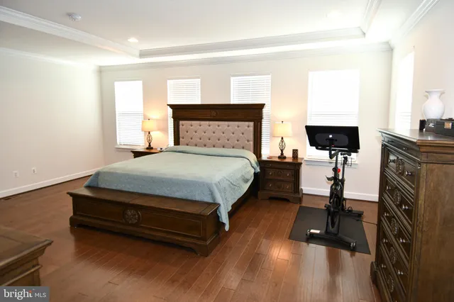 a en suite bathroom with a sink and mirror