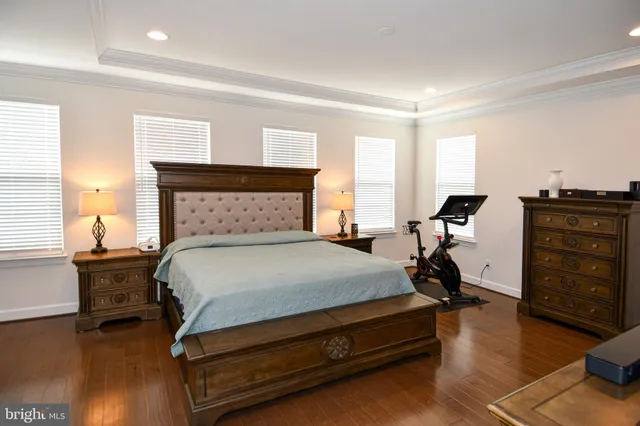 a en suite bathroom with a sink and a mirror