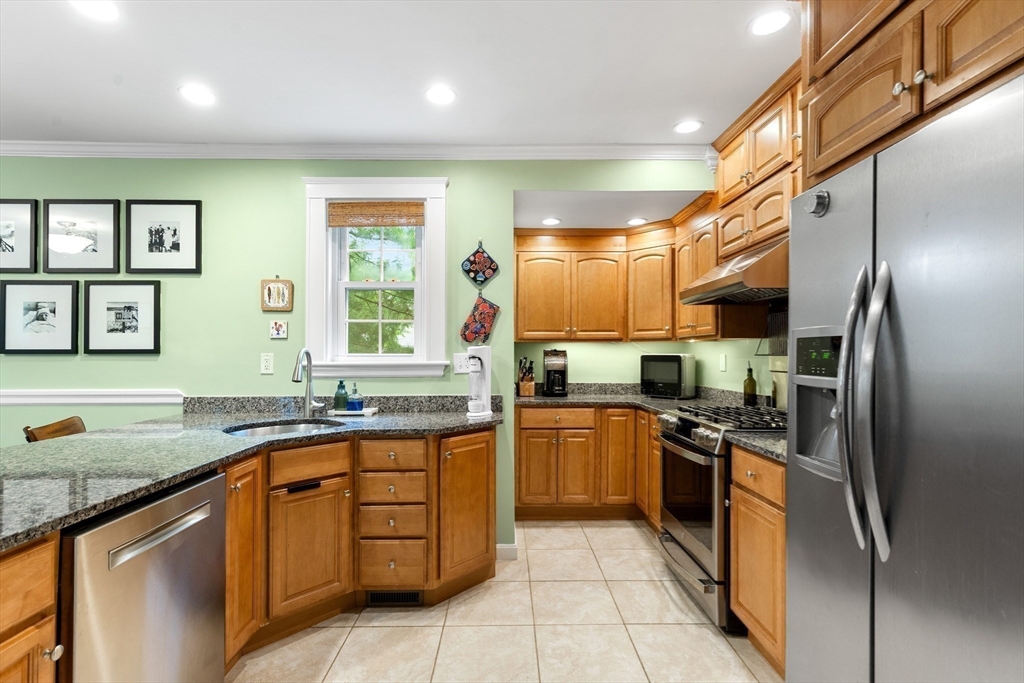 304 Lowell Street Reading, MA 01867 - Photo 14 of 32