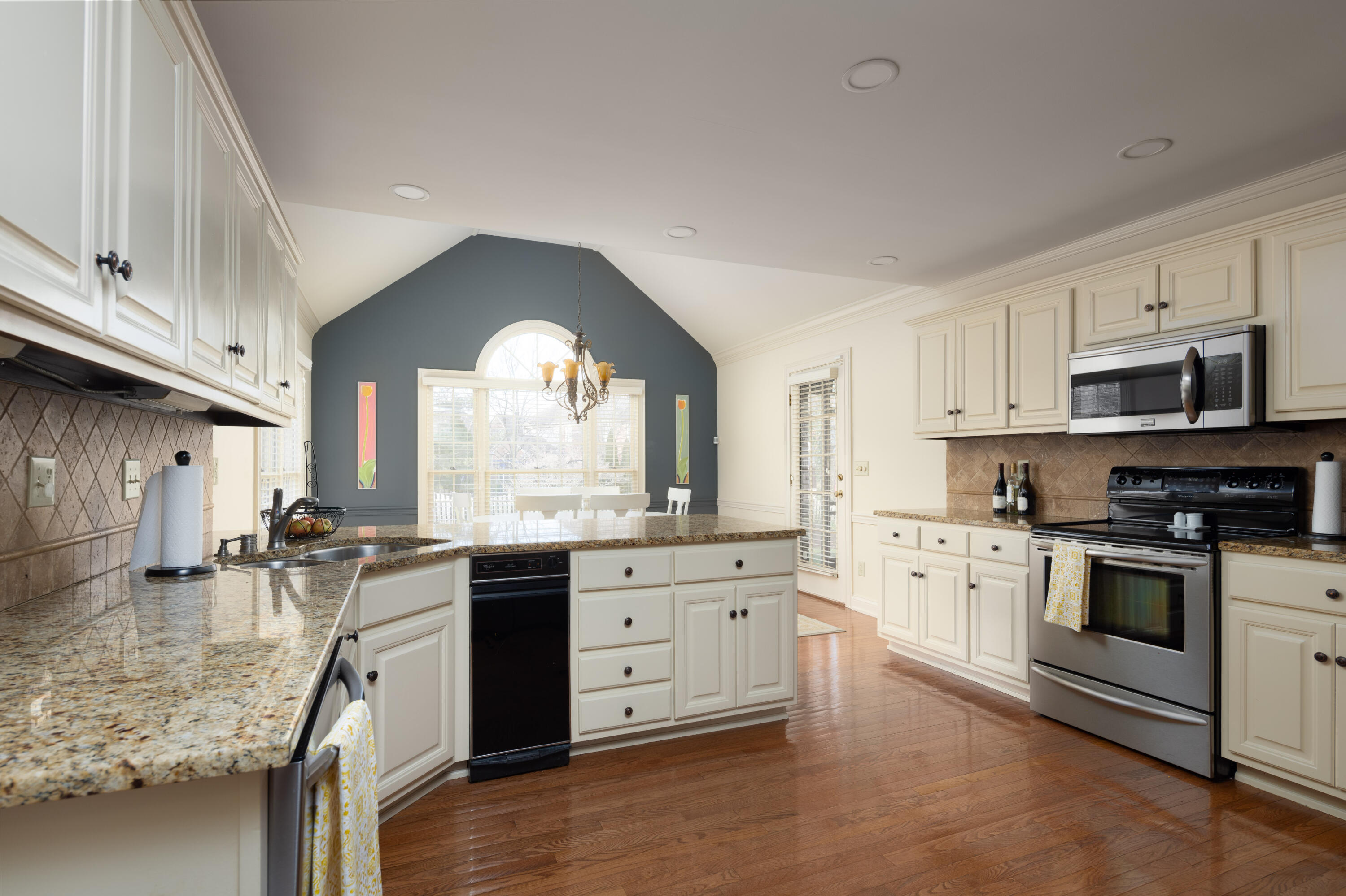 2217 Vinewood Road Lexington, KY 40515 - Photo 7 of 38 Kitchen (1 of 5)