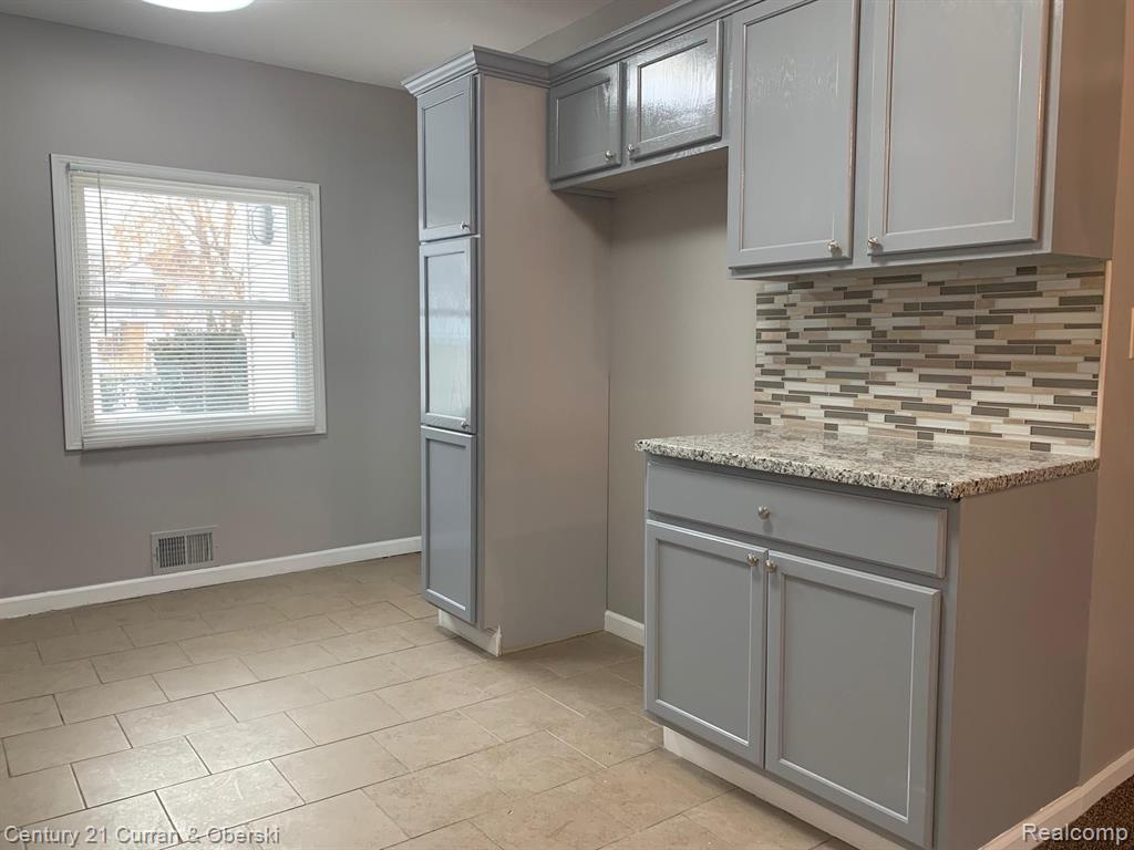 7038 Middlepointe Street Dearborn, MI 48126 - Photo 13 of 25