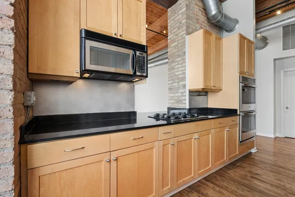 $575,000 | 525 West Superior Street, Unit 325, Chicago, IL 60654