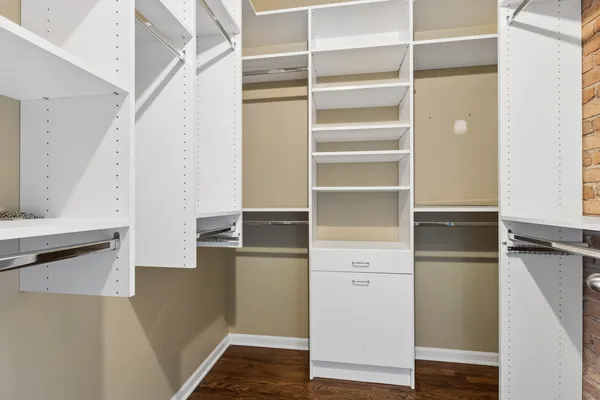 $575,000 | 525 West Superior Street, Unit 325, Chicago, IL 60654