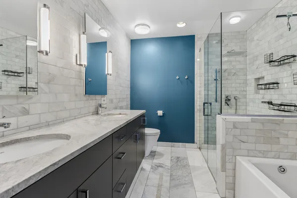$575,000 | 525 West Superior Street, Unit 325, Chicago, IL 60654
