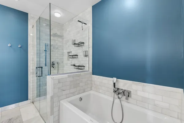 $575,000 | 525 West Superior Street, Unit 325, Chicago, IL 60654