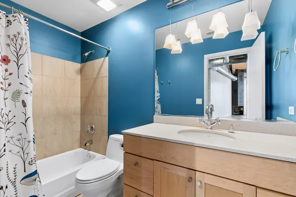 $575,000 | 525 West Superior Street, Unit 325, Chicago, IL 60654