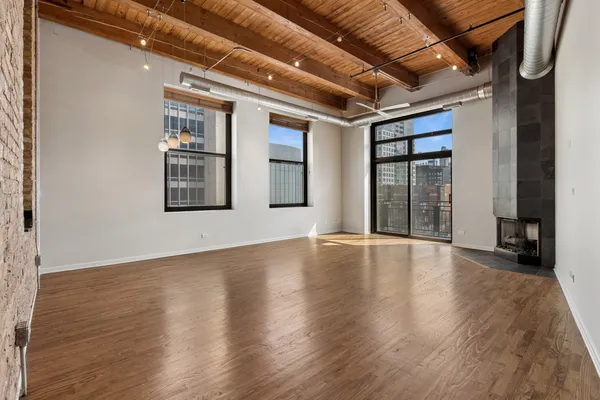 $575,000 | 525 West Superior Street, Unit 325, Chicago, IL 60654