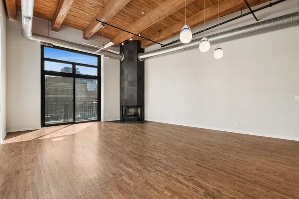 $575,000 | 525 West Superior Street, Unit 325, Chicago, IL 60654