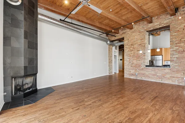 $575,000 | 525 West Superior Street, Unit 325, Chicago, IL 60654