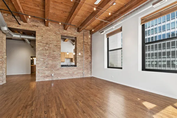 $575,000 | 525 West Superior Street, Unit 325, Chicago, IL 60654