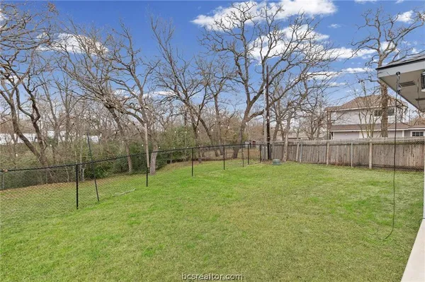 $2,550 | 1117 Berkeley Street, College Station, TX 77840