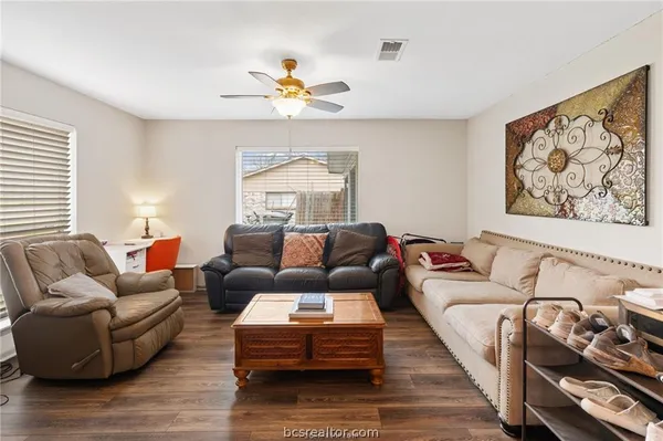 $2,550 | 1117 Berkeley Street, College Station, TX 77840