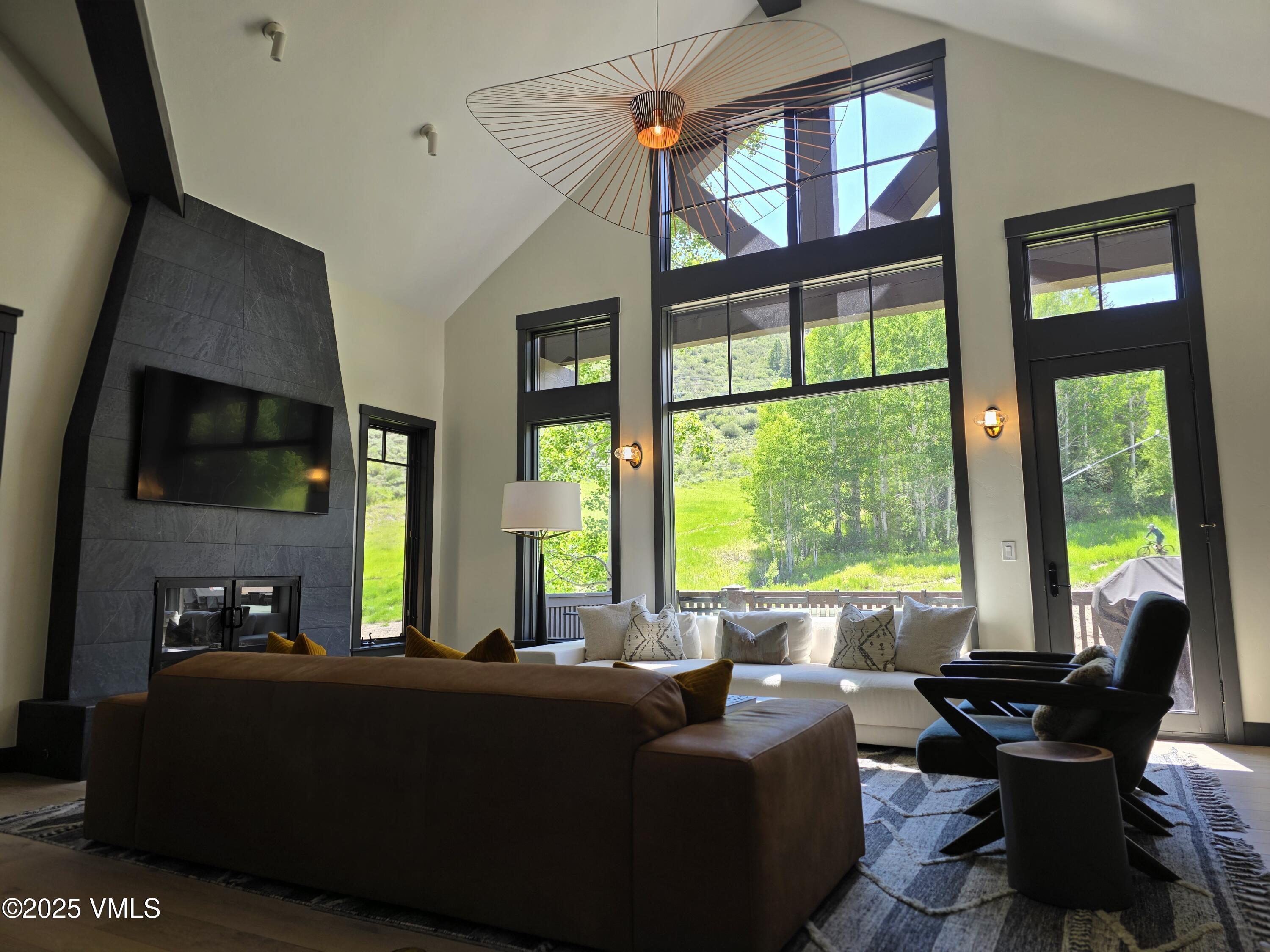 352 Cresta Road Edwards, CO 81632 - Photo 5 of 33 Huge vaulted ceilings