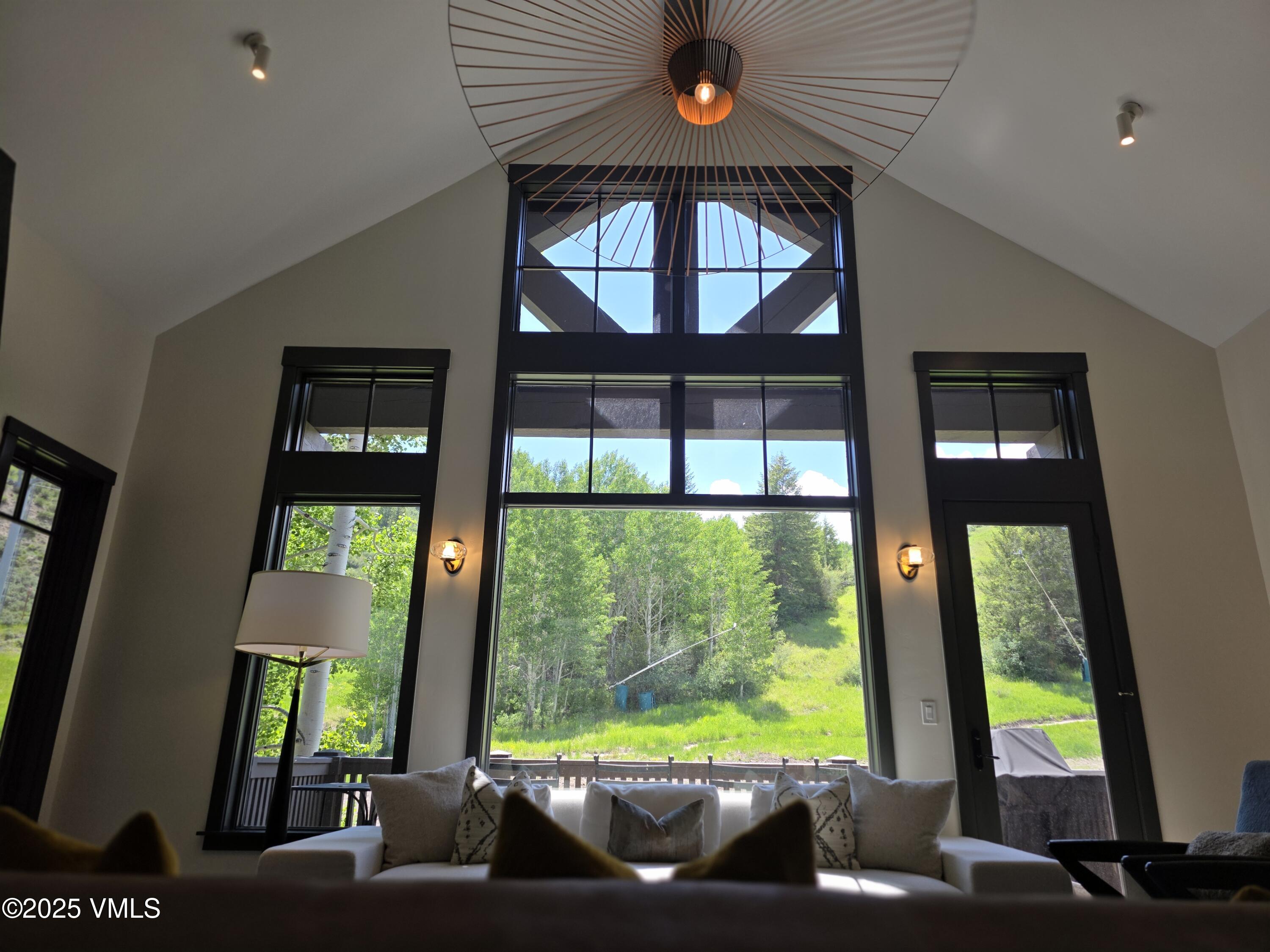 352 Cresta Road Edwards, CO 81632 - Photo 6 of 33 Living room Views