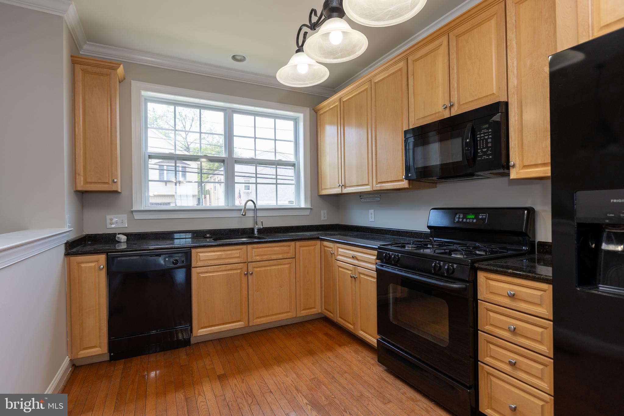 39 West 5th Street Bridgeport, PA 19405 - Photo 8 of 31 Kitchen