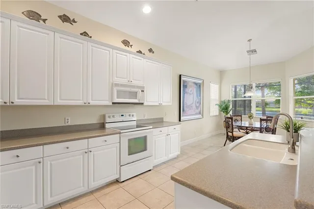 $529,000 | 3811 Lakeview Isle Court, Fort Myers, FL 33905