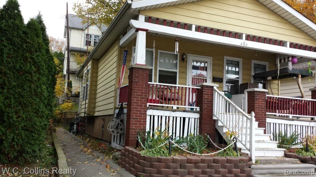 539 North Riverside Avenue St. Clair, MI 48079 - Photo 2 of 8 2 Front.jpg