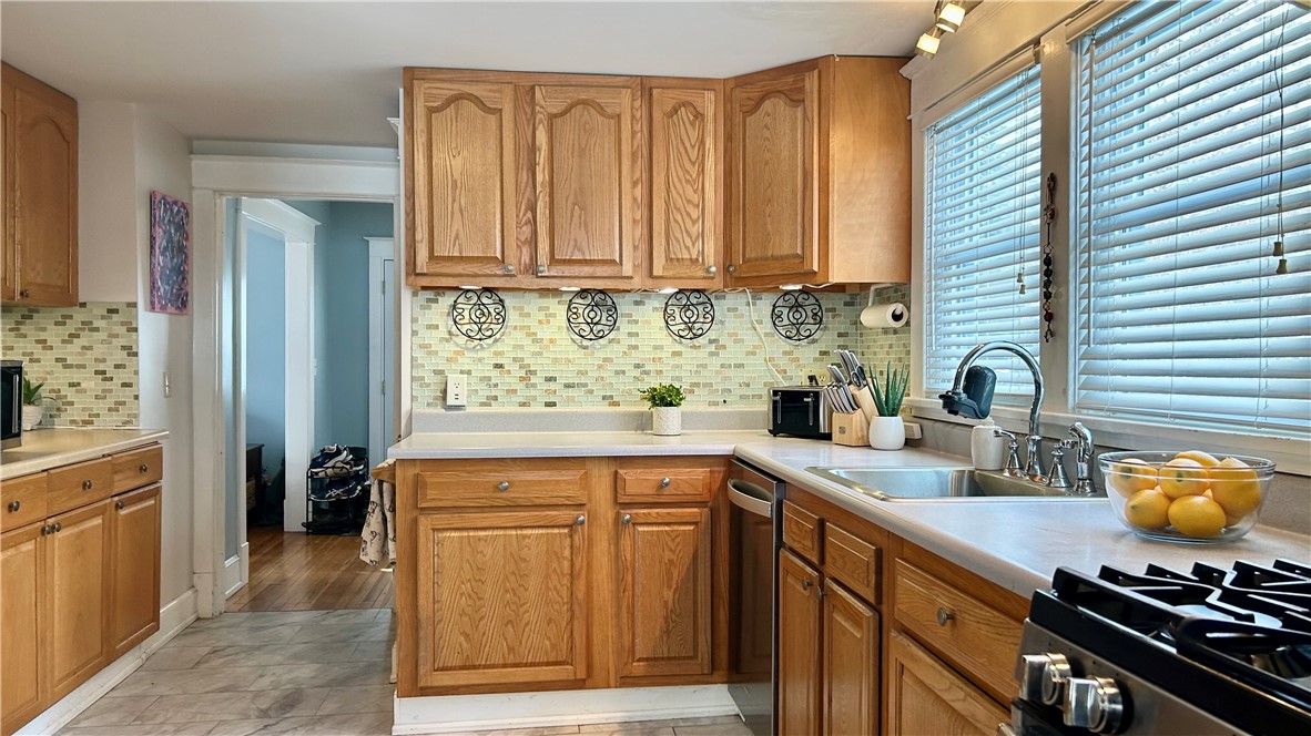 6 Cleveland Street Oneonta, NY 13820 - Photo 11 of 34