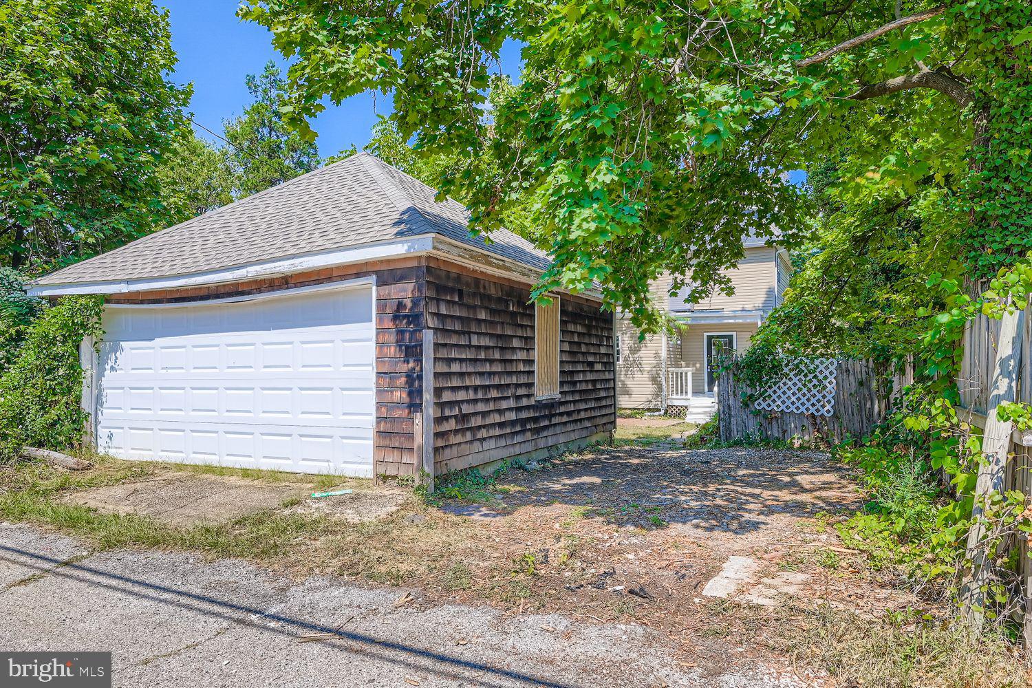 3415 Springdale Avenue Baltimore, MD 21216 - Photo 27 of 33 Large 1-2 Garage