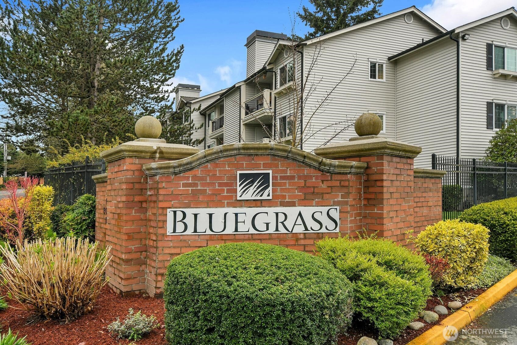 12404 East Gibson Road, Unit B304 Everett, WA 98204 - Photo 2 of 26