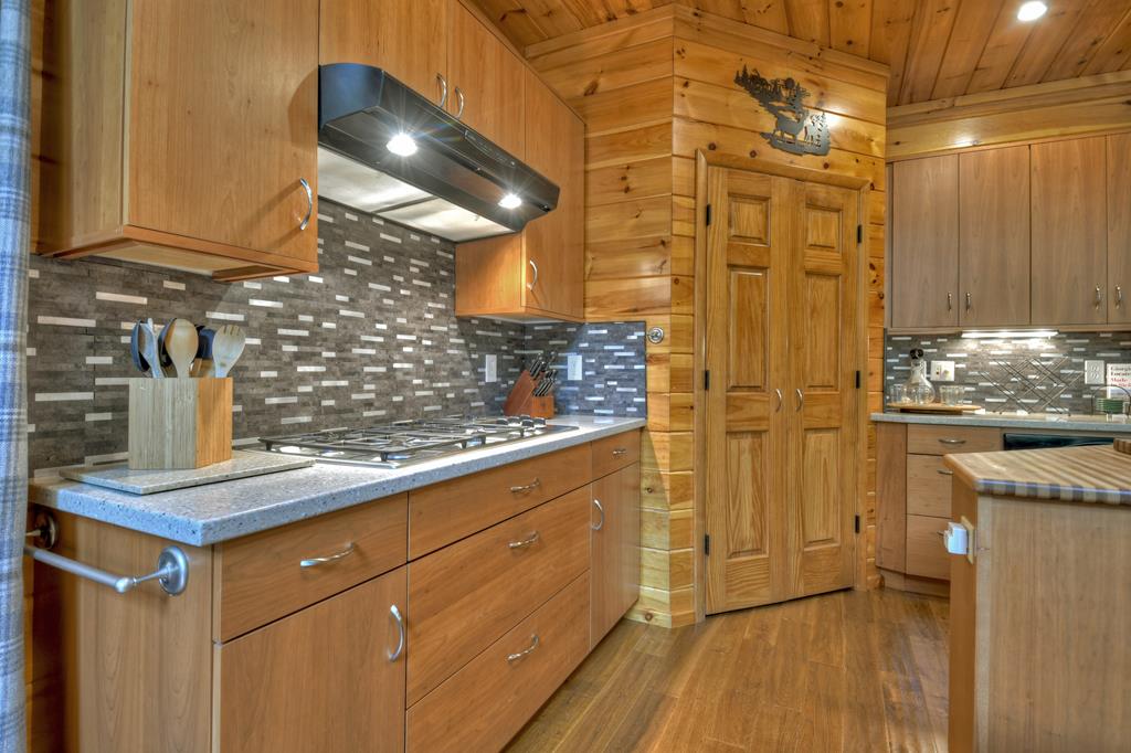 240 Shallow Creek Vista Blue Ridge, GA 30513 - Photo 10 of 71 Gallery Image 10