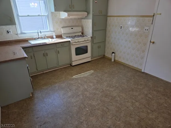 $2,600 | 46 North 8th Street, Unit 1, Kenilworth, NJ 07033