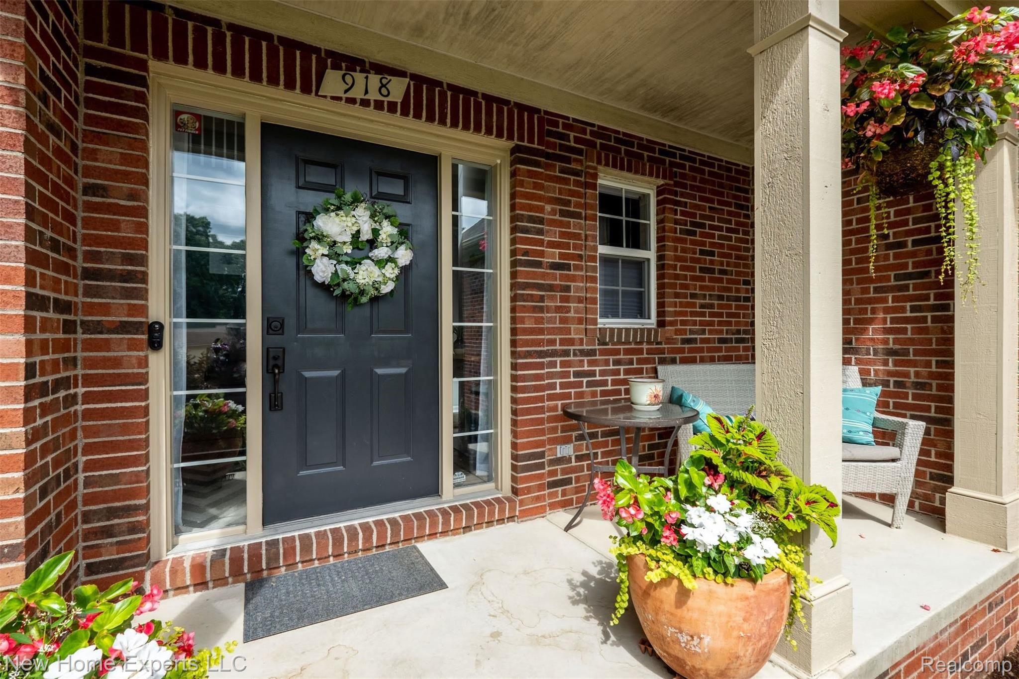 918 Bolinger Street Rochester, MI 48307 - Photo 4 of 44 918 Blonger St (5 of 53).jpg