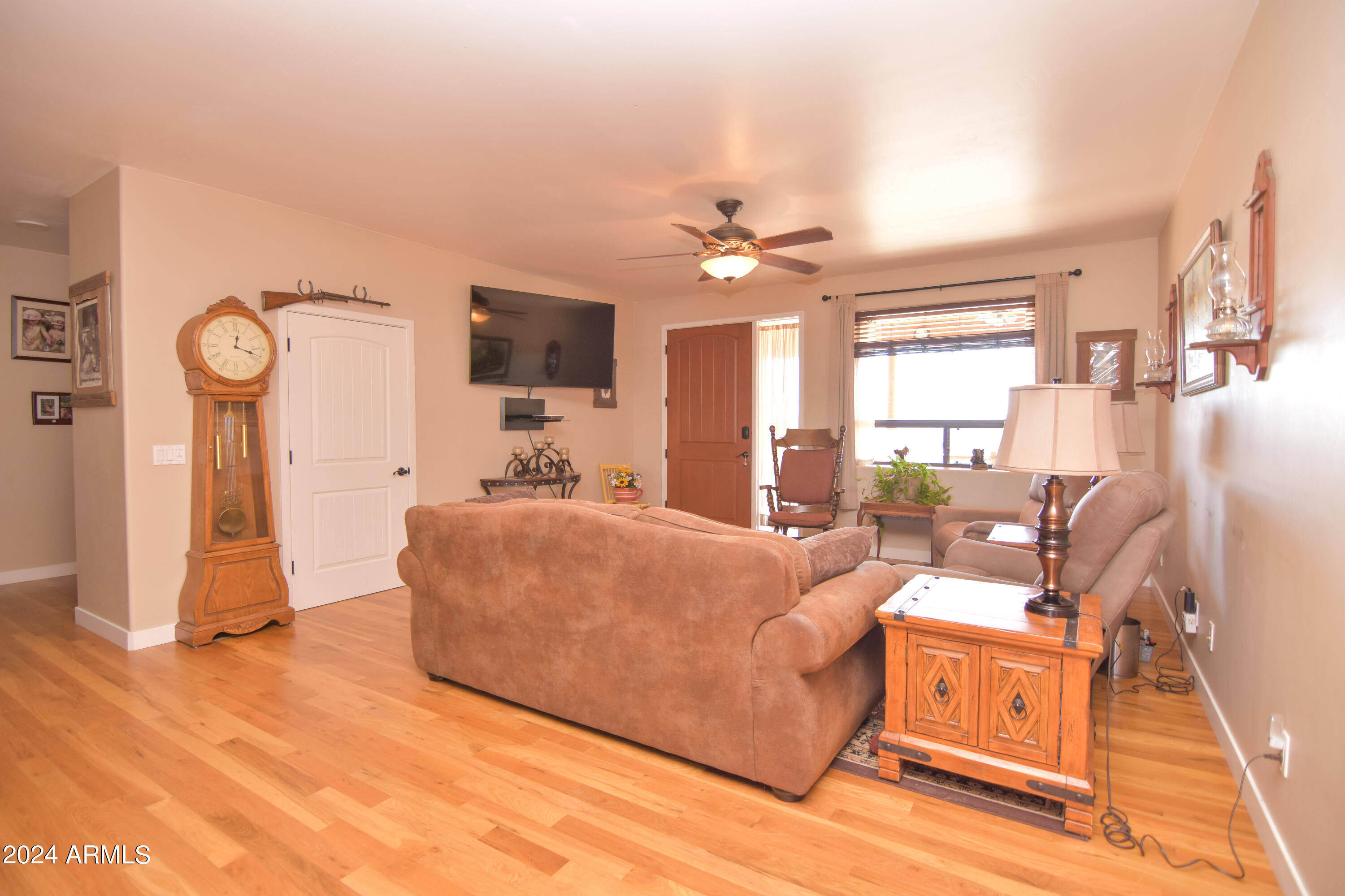 6951 Musgrove Road Skull Valley, AZ 86338 - Photo 6 of 52 Living Room