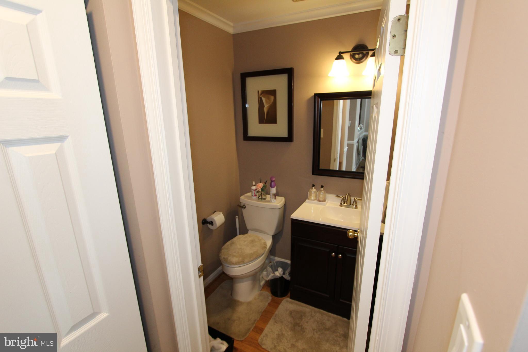 5145 Columbia Road, Unit 831 Columbia, MD 21044 - Photo 33 of 38 Main Level Powder Room