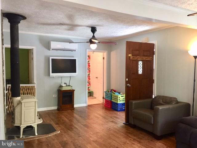 332 Sinking Spring Lane Gore, VA 22637 - Photo 11 of 37 Gallery Image 11