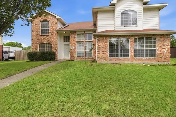 $355,000 | 531 Pecan Leaf Drive, Lancaster, TX 75146