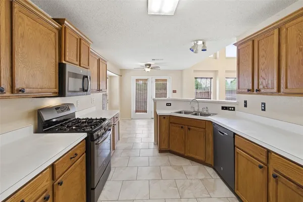 $355,000 | 531 Pecan Leaf Drive, Lancaster, TX 75146