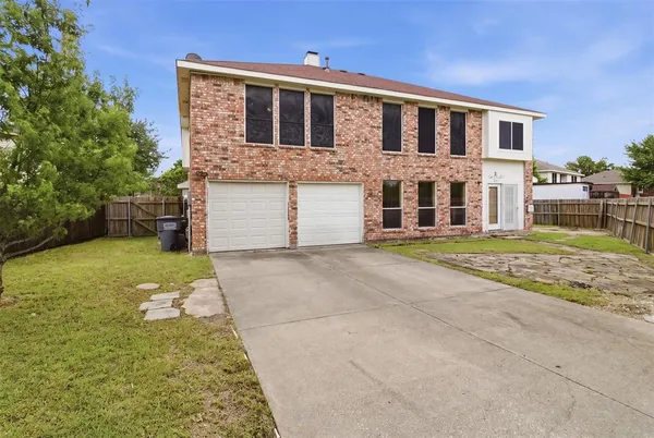 $355,000 | 531 Pecan Leaf Drive, Lancaster, TX 75146