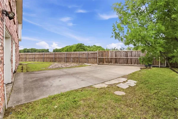 $355,000 | 531 Pecan Leaf Drive, Lancaster, TX 75146