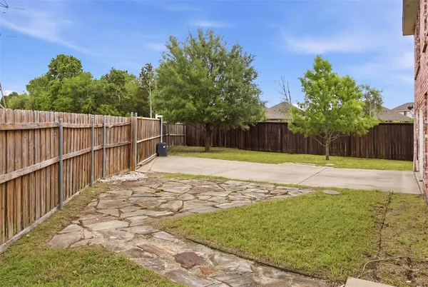$355,000 | 531 Pecan Leaf Drive, Lancaster, TX 75146