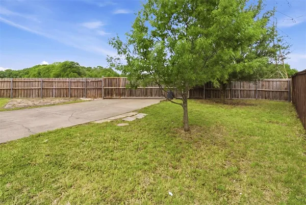 $355,000 | 531 Pecan Leaf Drive, Lancaster, TX 75146