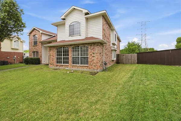$355,000 | 531 Pecan Leaf Drive, Lancaster, TX 75146