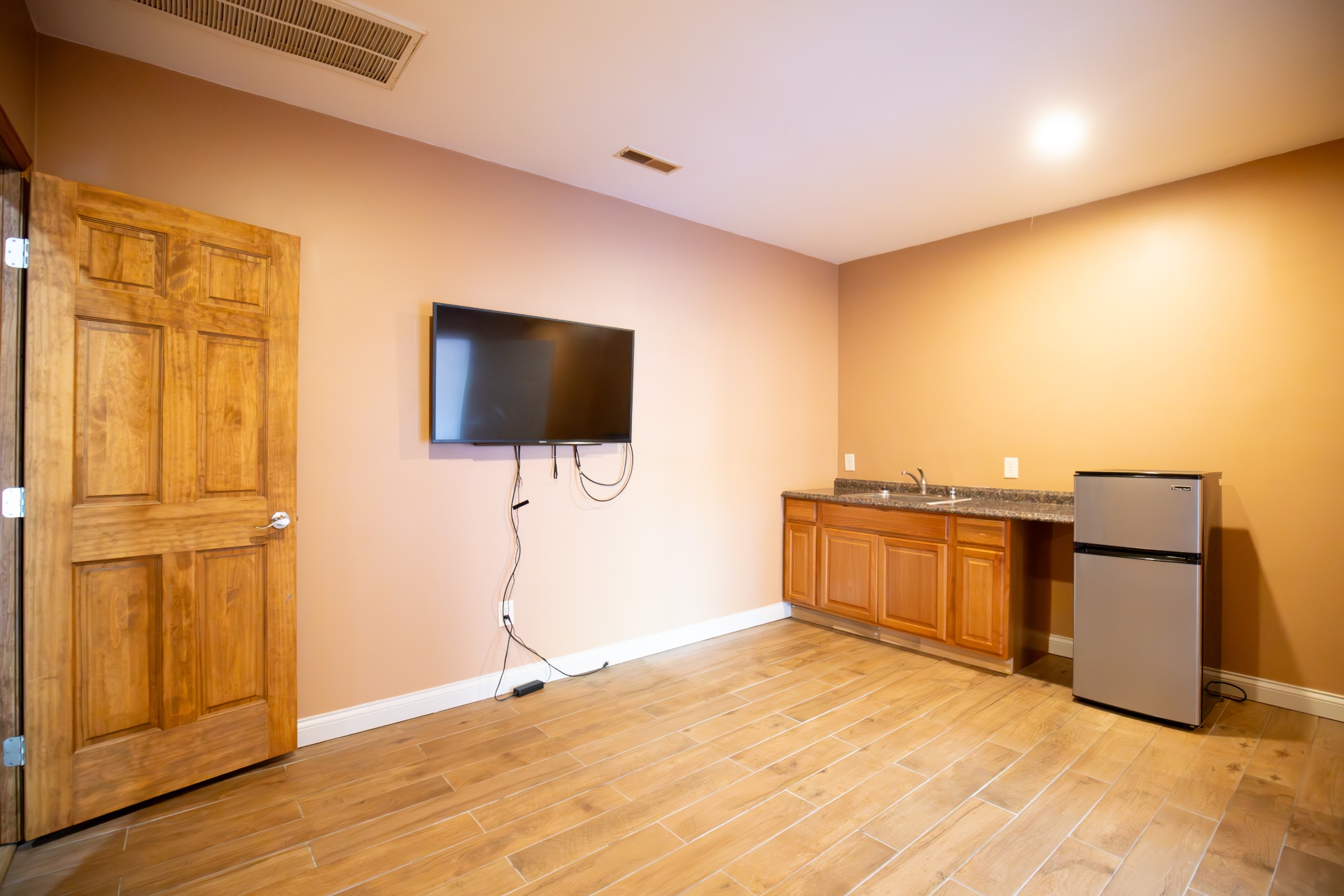 709 Nix Pass Madison, TN 37115 - Photo 25 of 33 a room with a flat screen tv