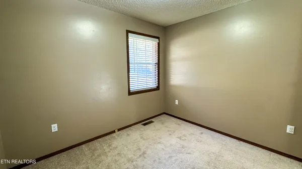 $205,500 | 3561 Grave Hill Road, Oneida, TN 37841