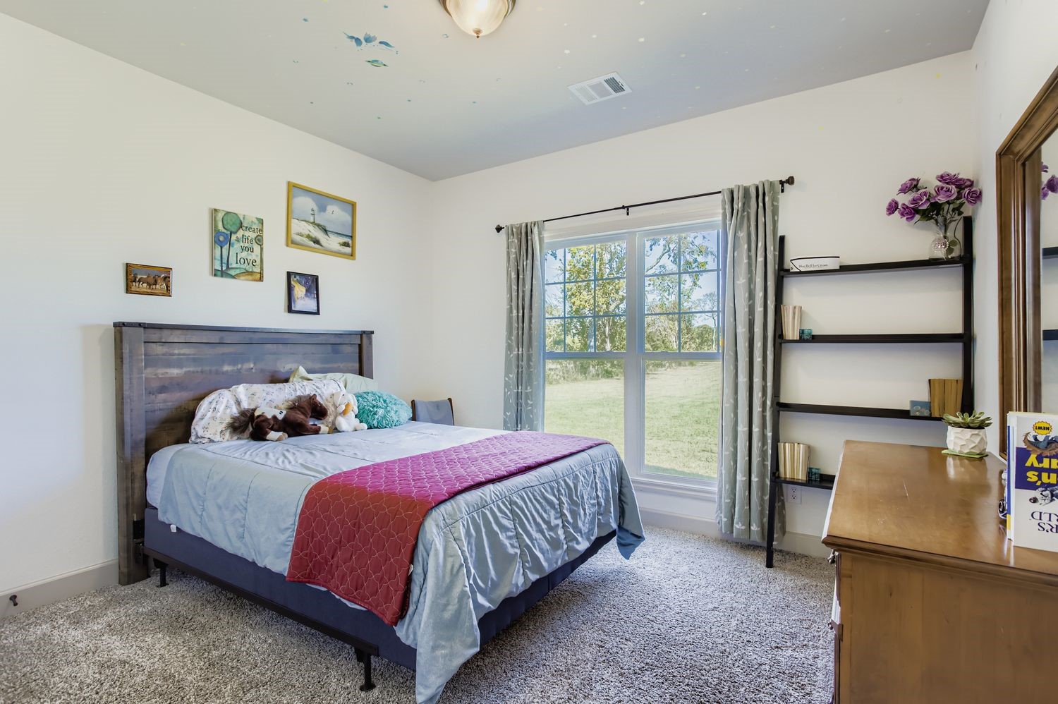 32123 Howell Road Waller, TX 77484 - Photo 23 of 28 a bedroom with a bed and a window
