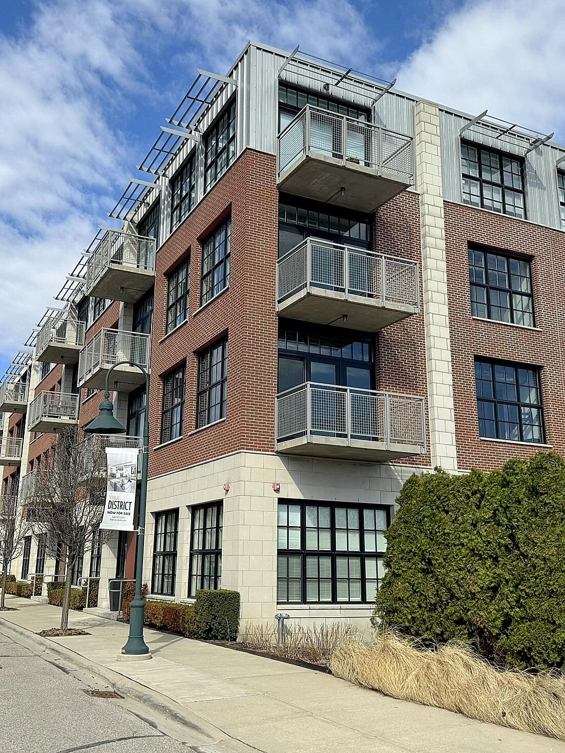 2051 Villa Road, Unit 302 Birmingham, MI 48009 - Photo 25 of 27 View of Balcony