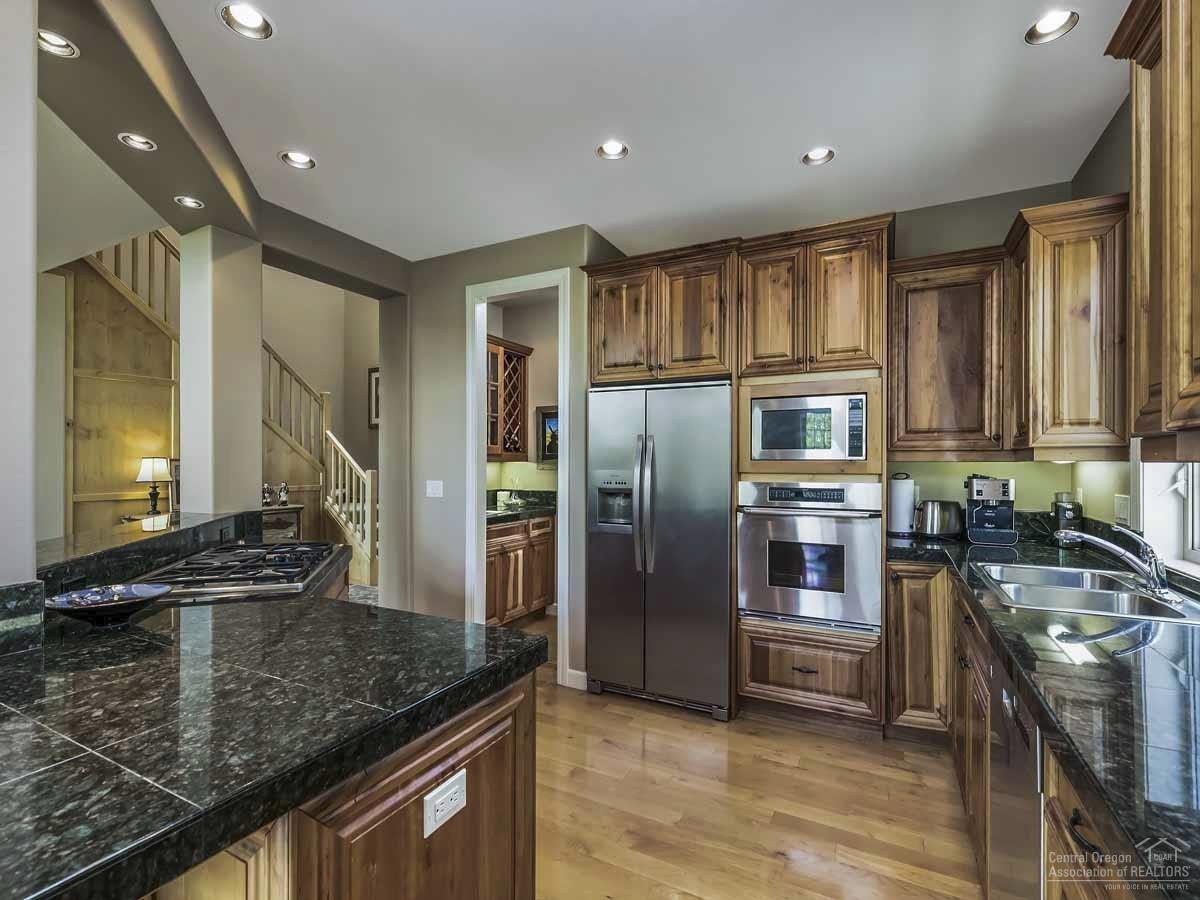 61836 Fall Creek Loop Bend, OR 97702 - Photo 5 of 25 Gallery Image 5