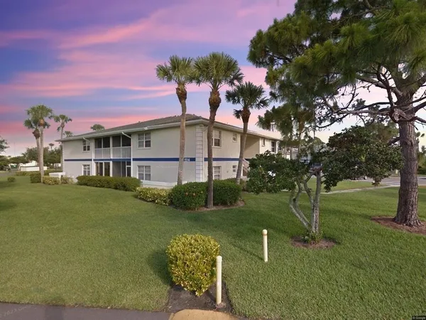 $2,100 | 1516 Southeast Royal Green Circle, Unit 202, Port St. Lucie, FL 34952