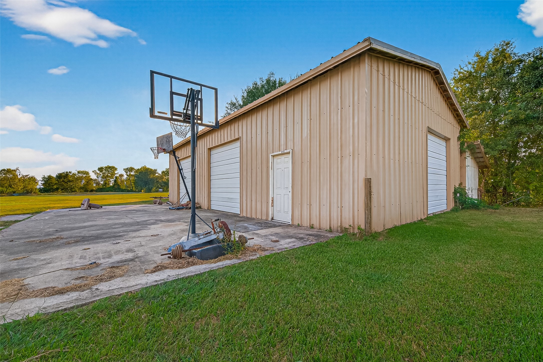 3122 Kueck Road Rosenberg, TX 77471 - Photo 21 of 25 a view of backyard with swimming pool