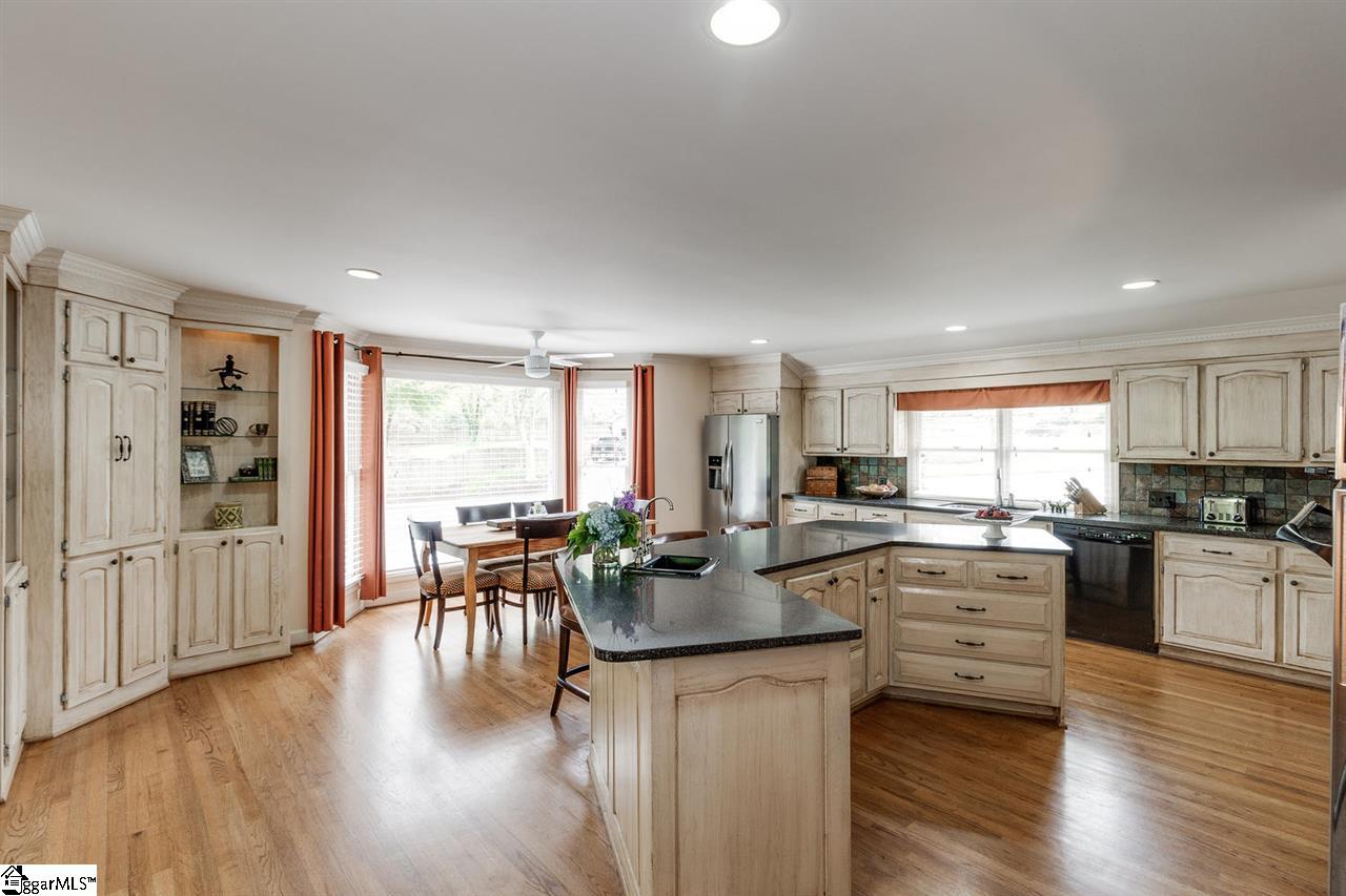 737 Parkins Mill Road Greenville, SC 29607 - Photo 10 of 36